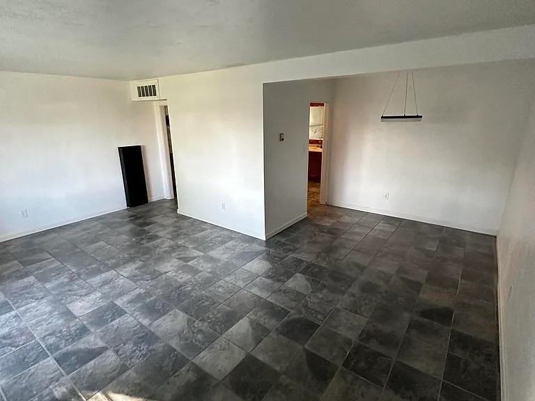 2102 W Minnezona Ave #A - Photo 4 of 10