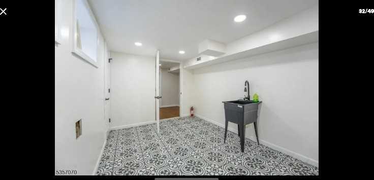 439 Union Ave - Photo 7 of 19