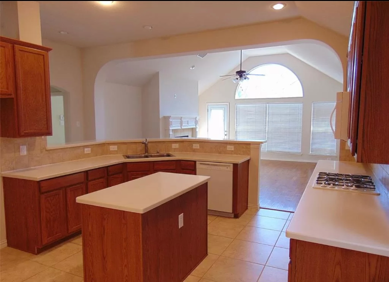 1120 Mission Ln - Photo 3 of 11