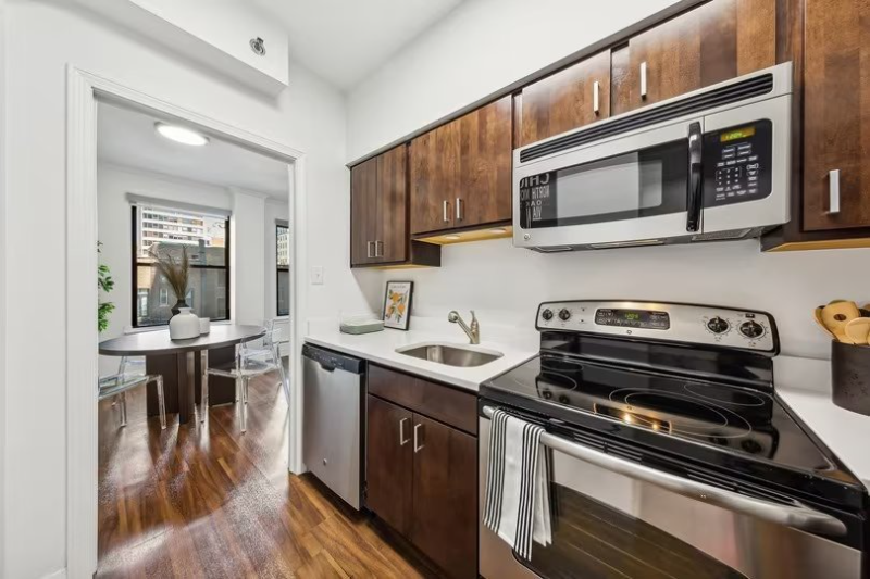 120 E Chestnut St - Photo 4 of 13