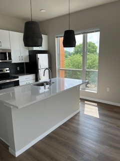131 E Lakeside St #422 - Photo 3 of 6