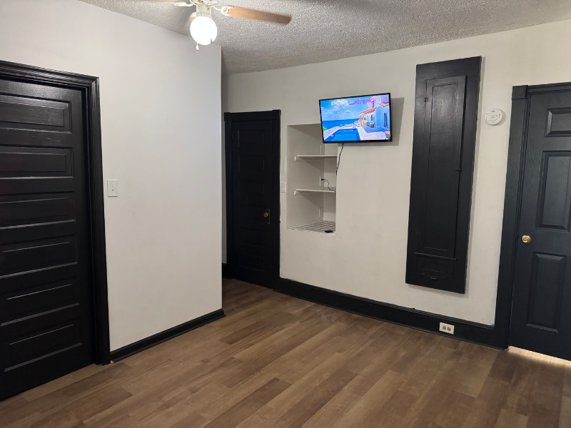 1031 Marion St #1stFLREAR - Photo 2 of 11