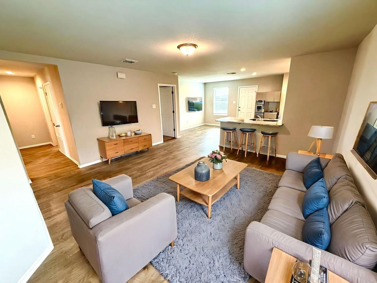 7614 Crestway Rdg - Photo 2 of 28