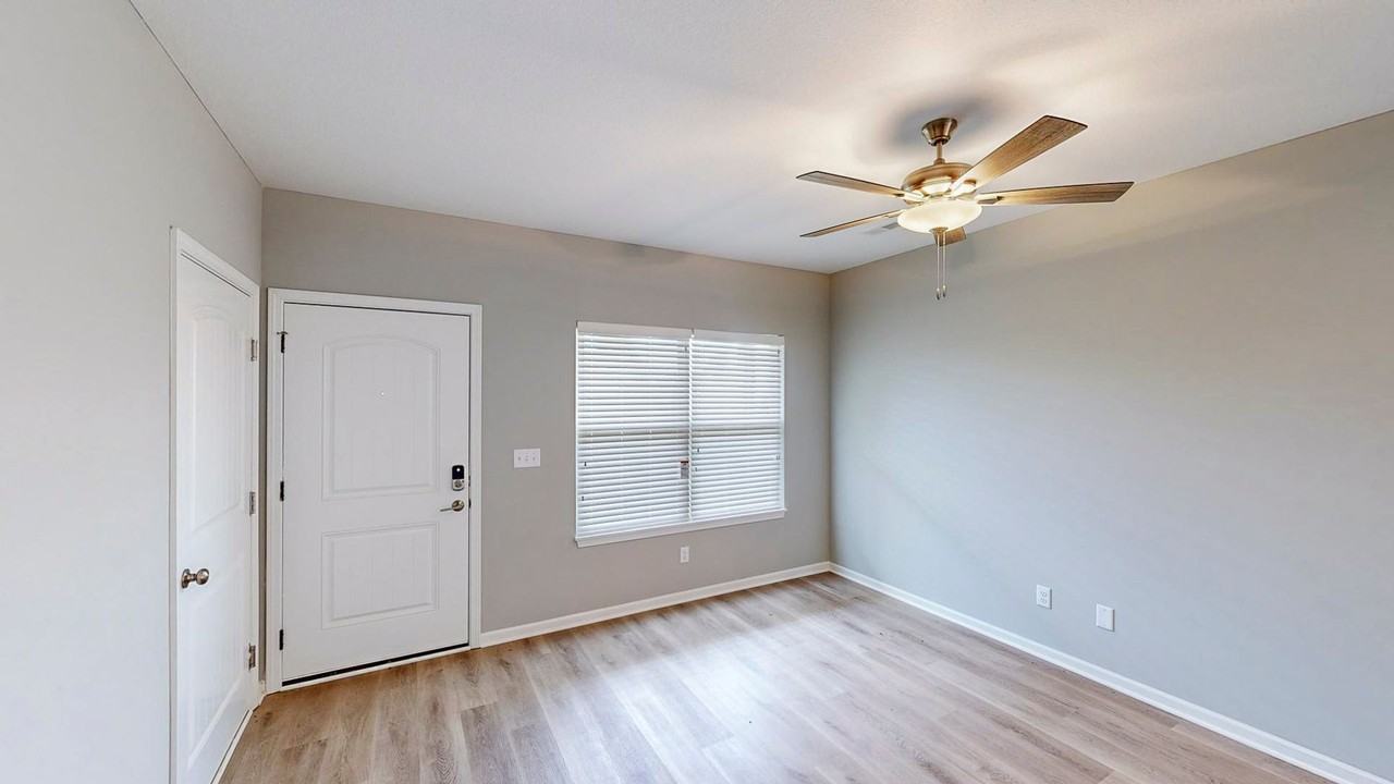 811 Pampas St - Photo 2 of 10