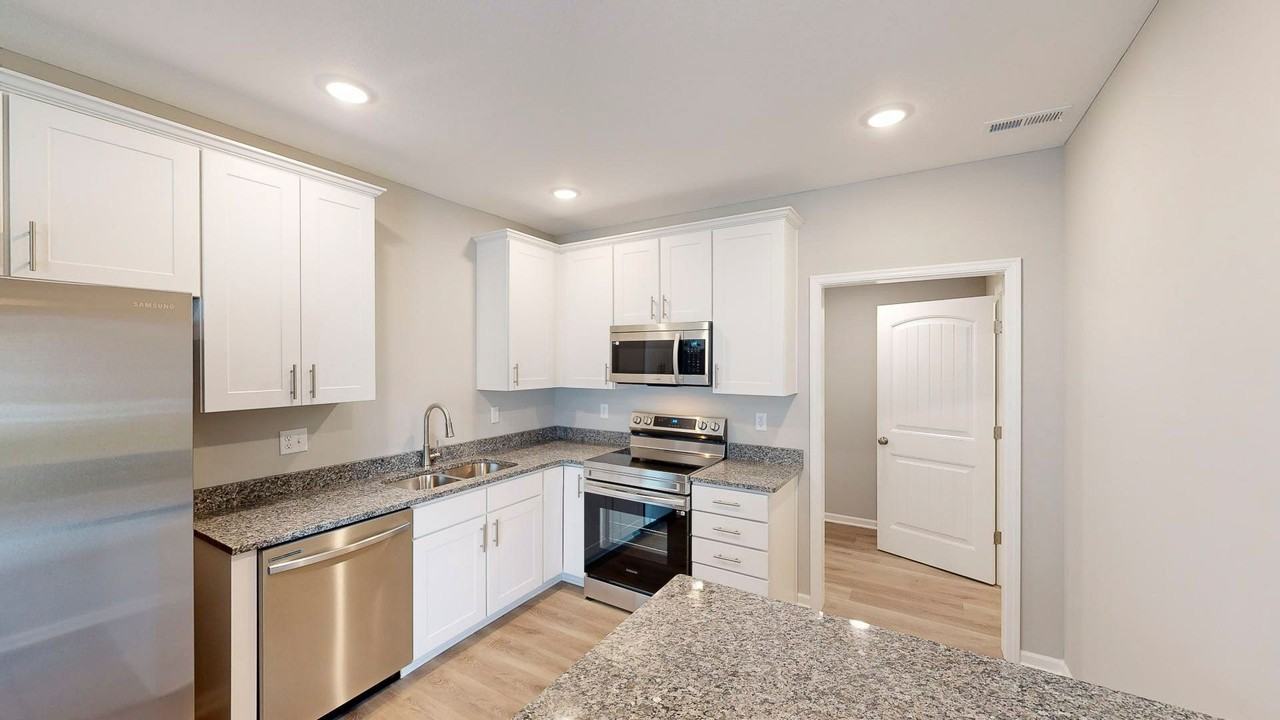 811 Pampas St - Photo 6 of 10