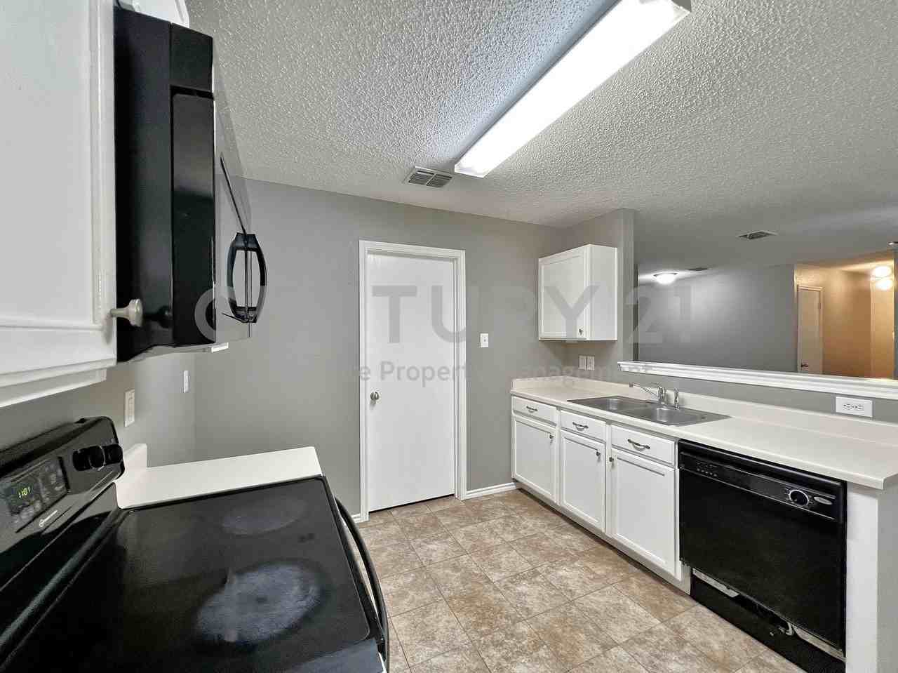 1412 Anna Lea Ln - Photo 3 of 14