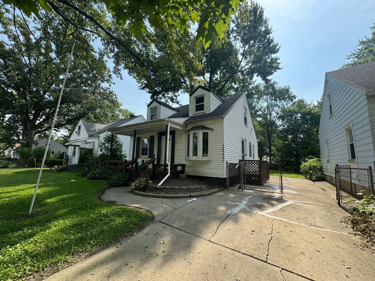 19232 Beaconsfield St - Photo 3 of 20