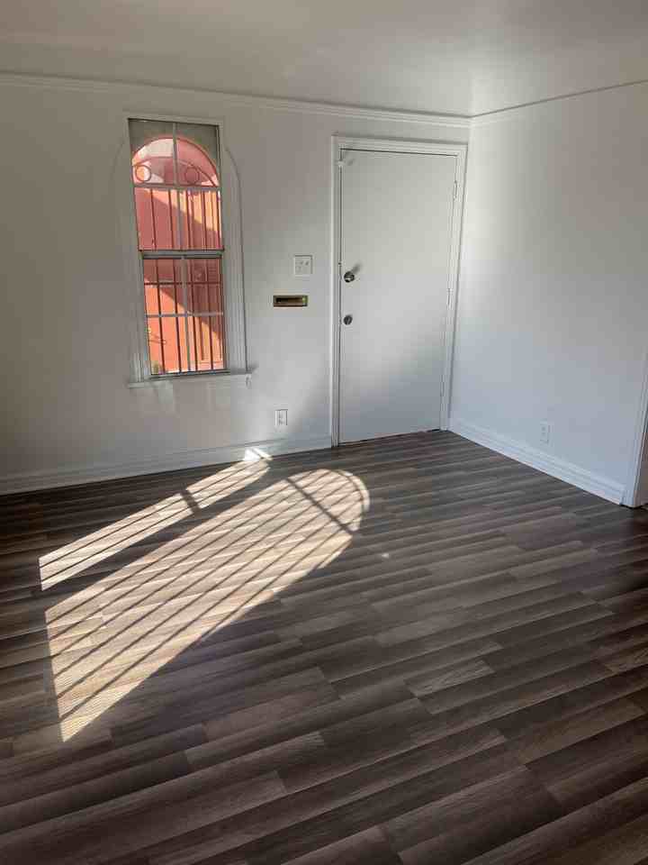 41st Place Apartments - Photo 2 of 9