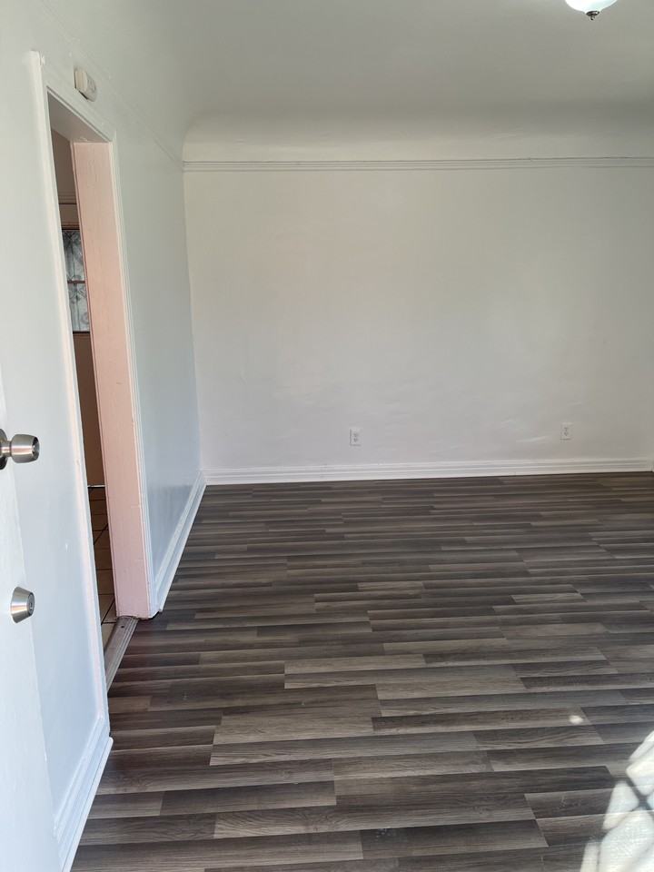 41st Place Apartments - Photo 3 of 9