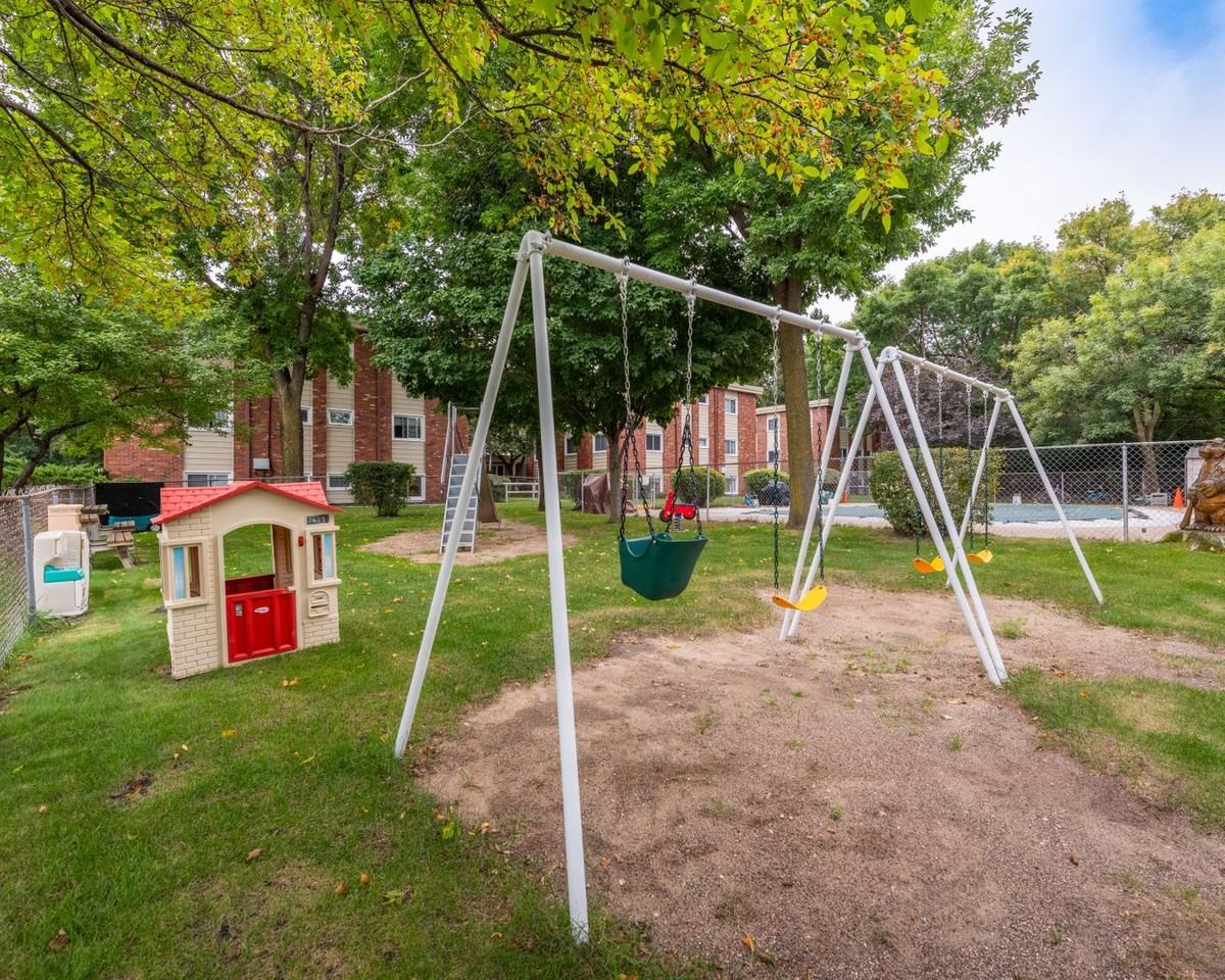 Lucia Lane Apts - Photo 7 of 16