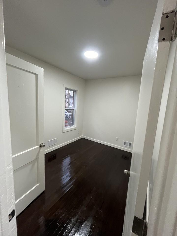 4566 Seebaldt St #NA - Photo 4 of 10