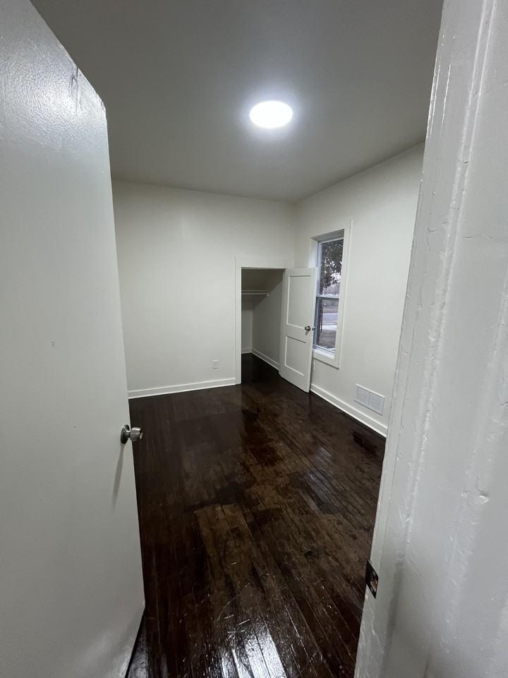 4566 Seebaldt St #NA - Photo 6 of 10