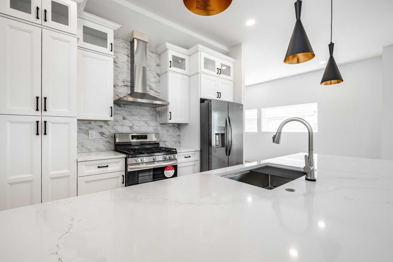 1026 Saint Peter St #NA - Photo 4 of 17