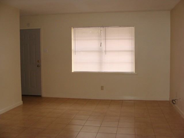 1915 Beaumont St #NA - Photo 2 of 5