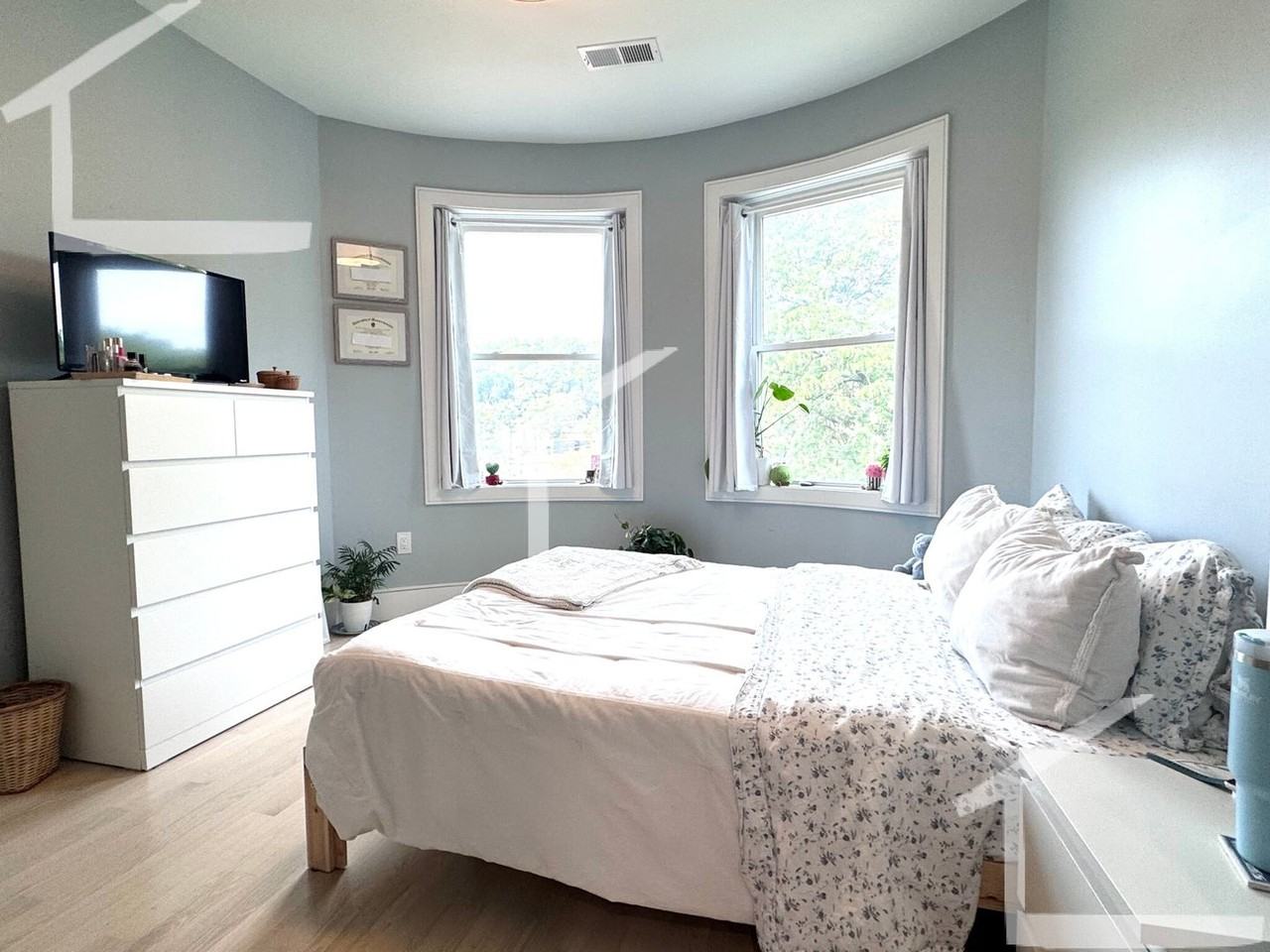 12 University Road - Photo 3 of 8