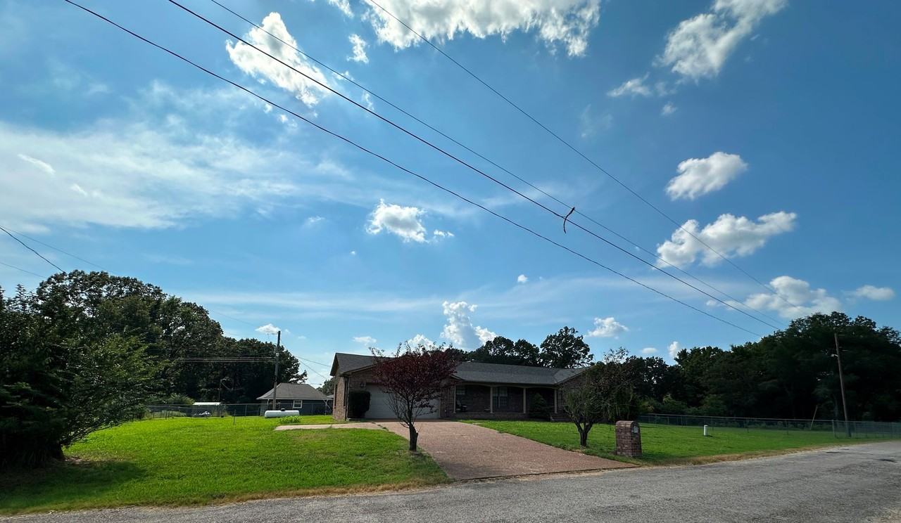 400 Thomas Rd - Photo 2 of 21