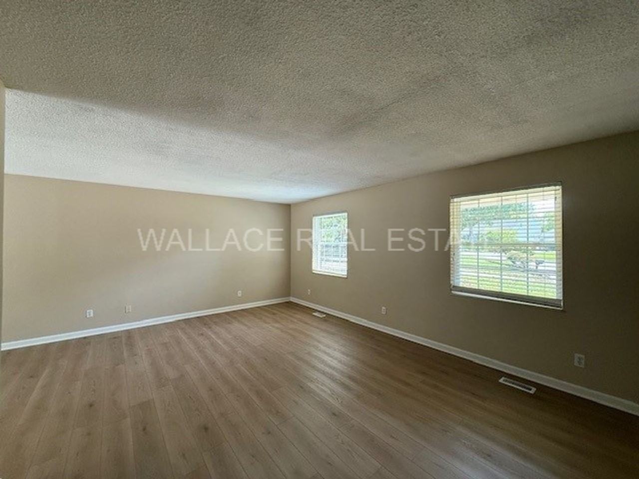 8915 Ripon Cir - Photo 2 of 15