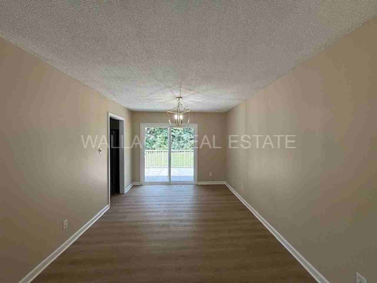 8915 Ripon Cir - Photo 3 of 15