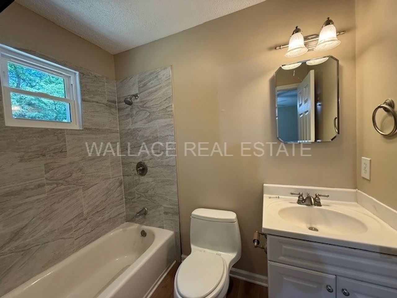 8915 Ripon Cir - Photo 6 of 15