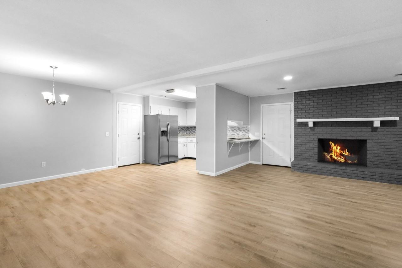301 Carlton Dr - Photo 3 of 14