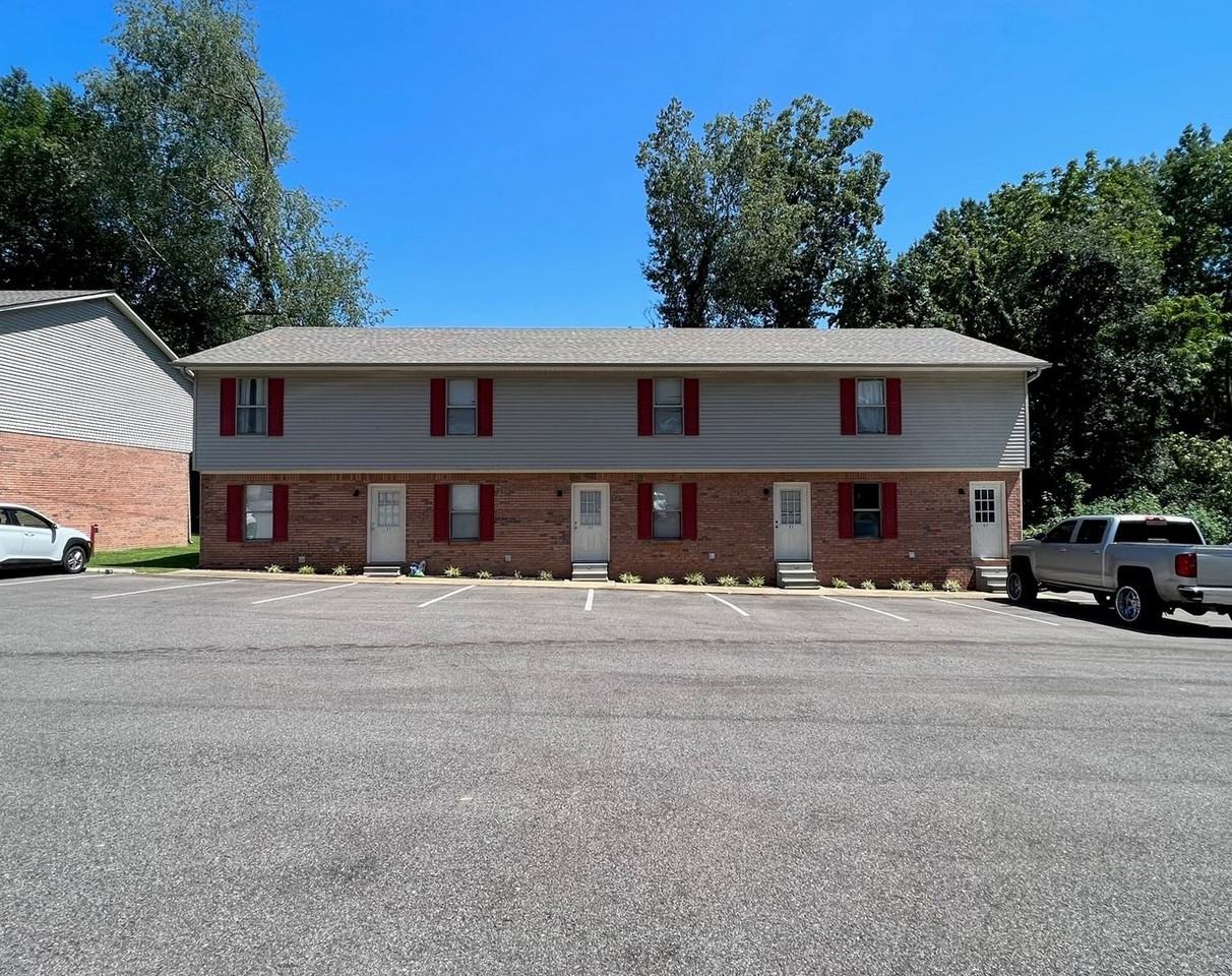 148 W Peach St Apt E2 #E2 - Photo 2 of 10