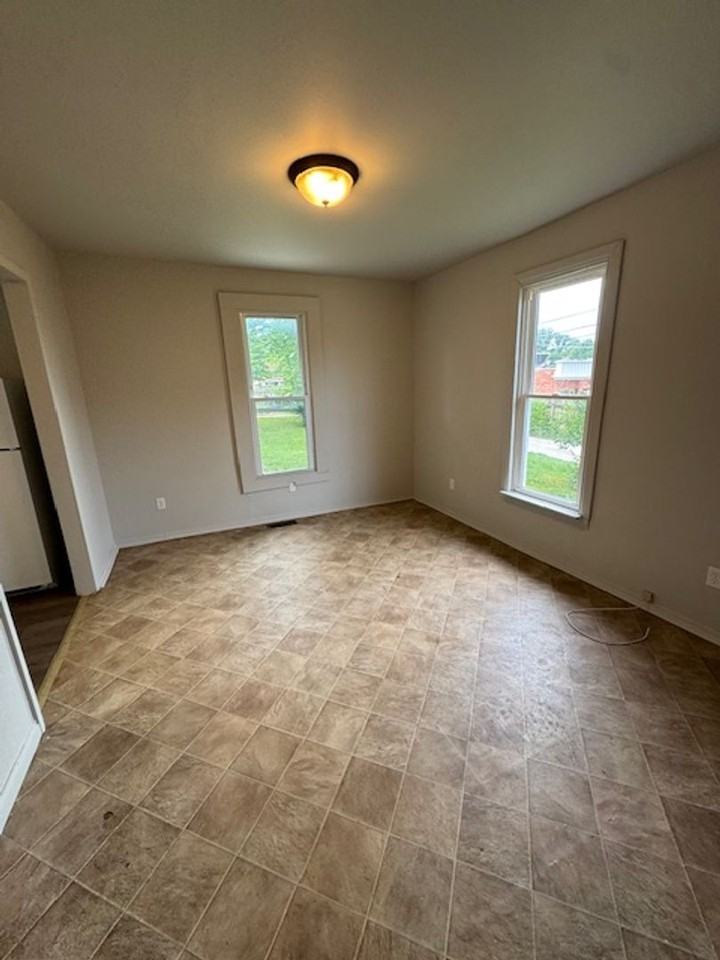 1237 Nuttman Avenue - Photo 2 of 8