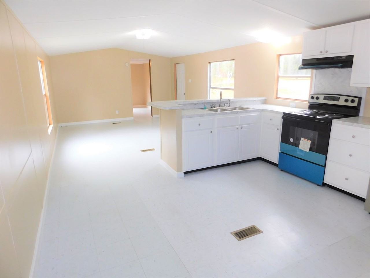 10631 Bostic Rd - Photo 3 of 7