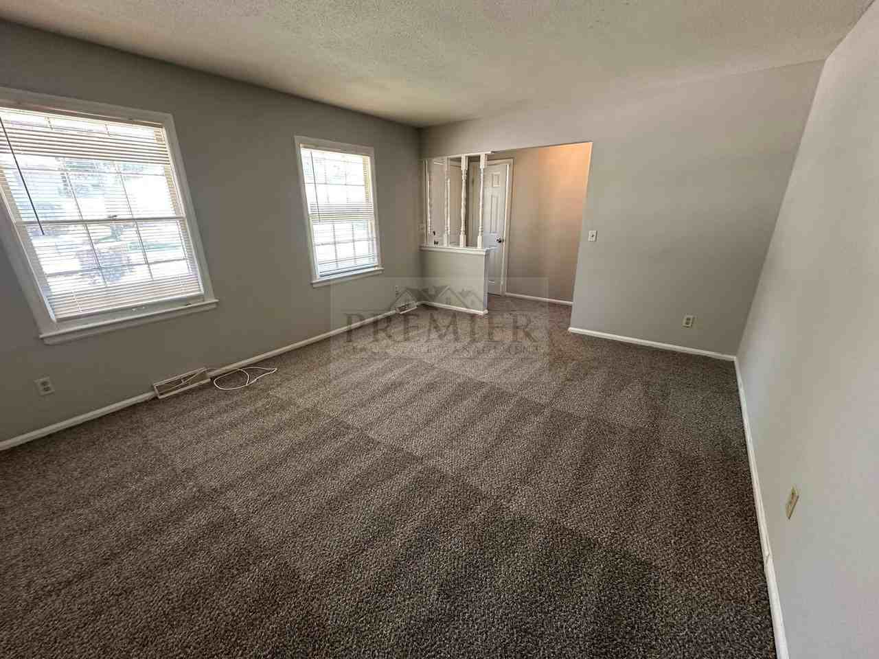 11808 Smalley Ave - Photo 3 of 16