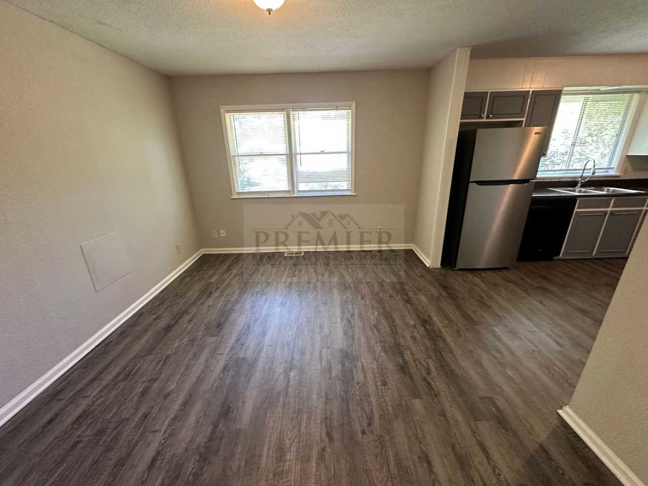11808 Smalley Ave - Photo 4 of 16