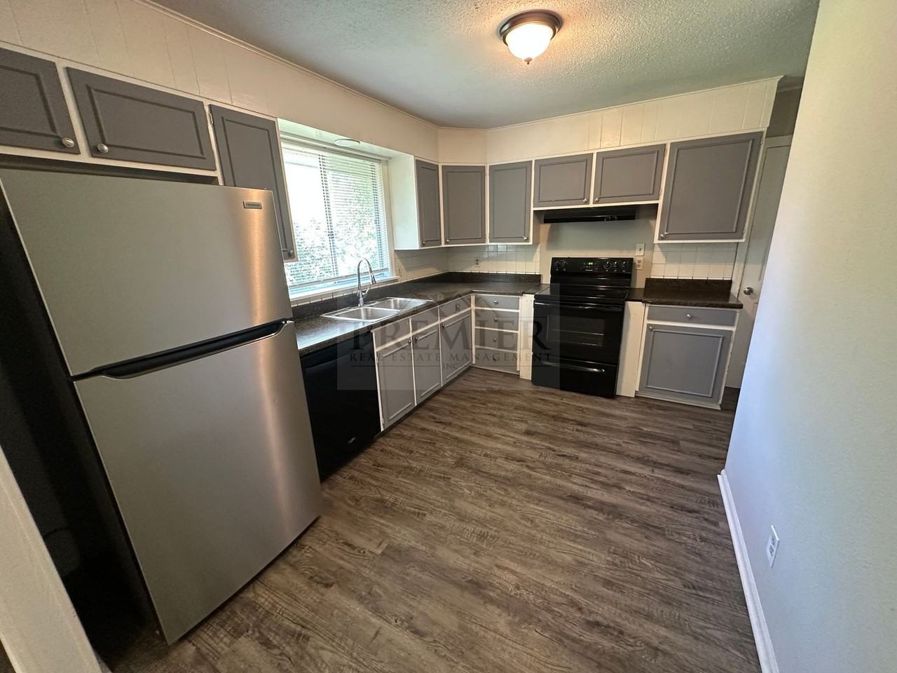 11808 Smalley Ave - Photo 6 of 16
