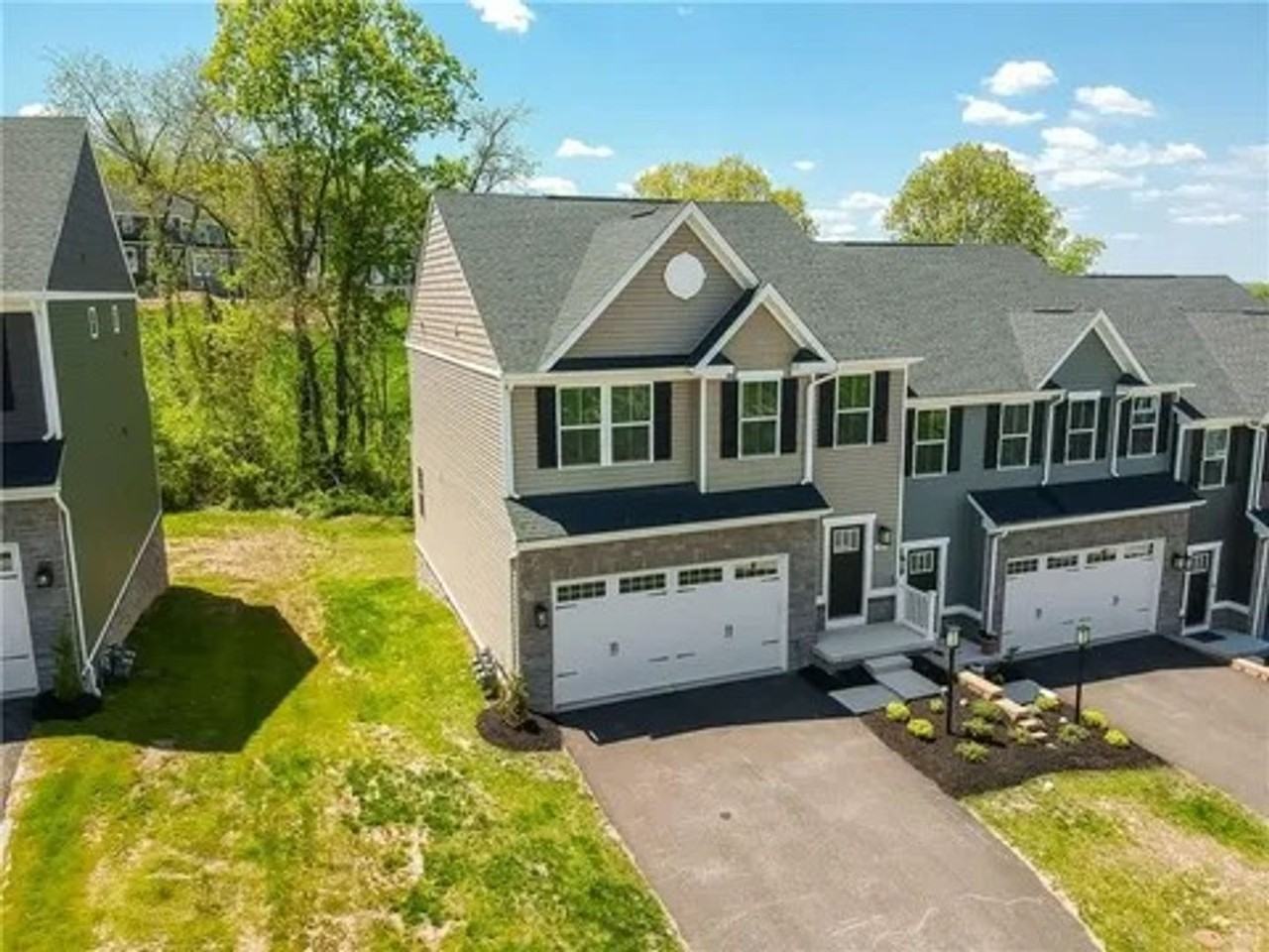 302 Frances Ln - Photo 3 of 36