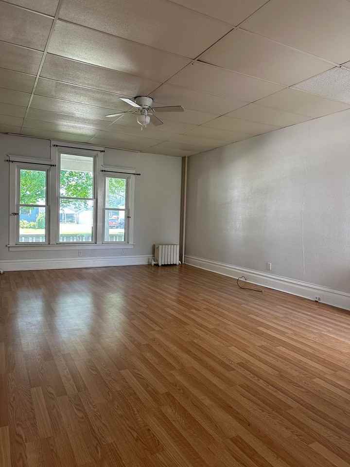 105 W Howard St - Photo 2 of 9