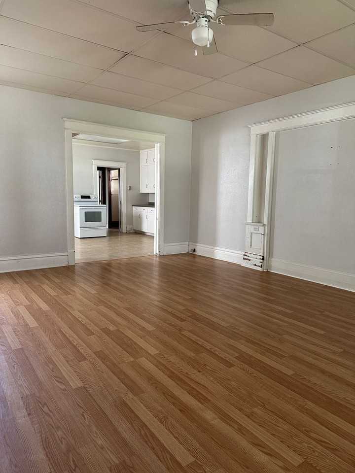 105 W Howard St - Photo 3 of 9