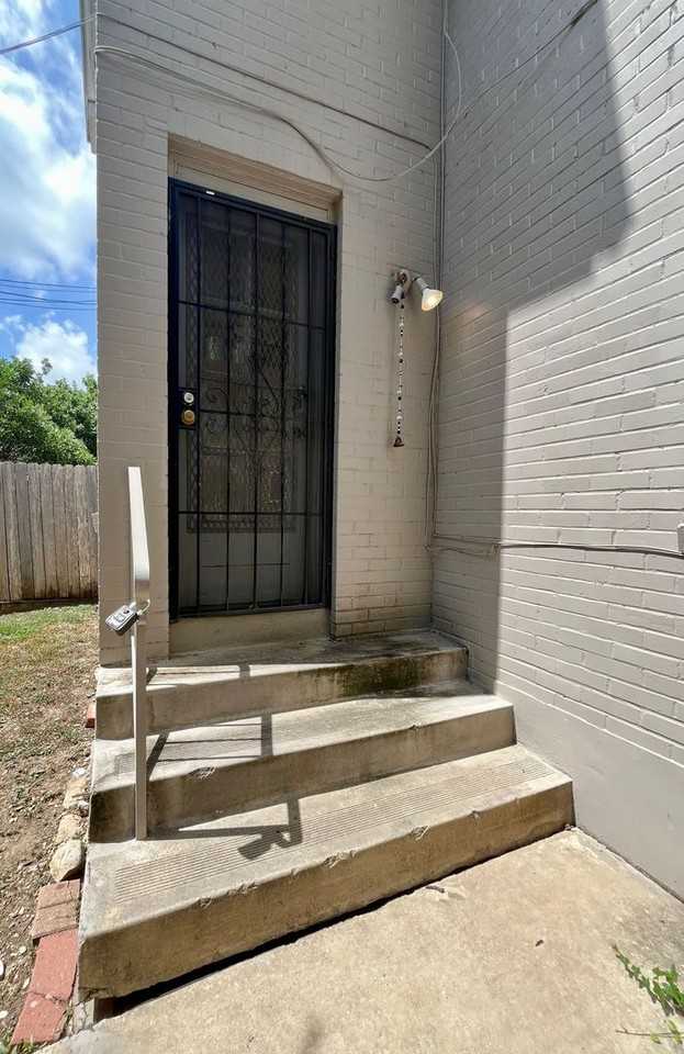 424 East Ashby Place - Photo 2 of 22