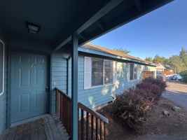 featured image of 1073 Ne Hidden Valley Dr