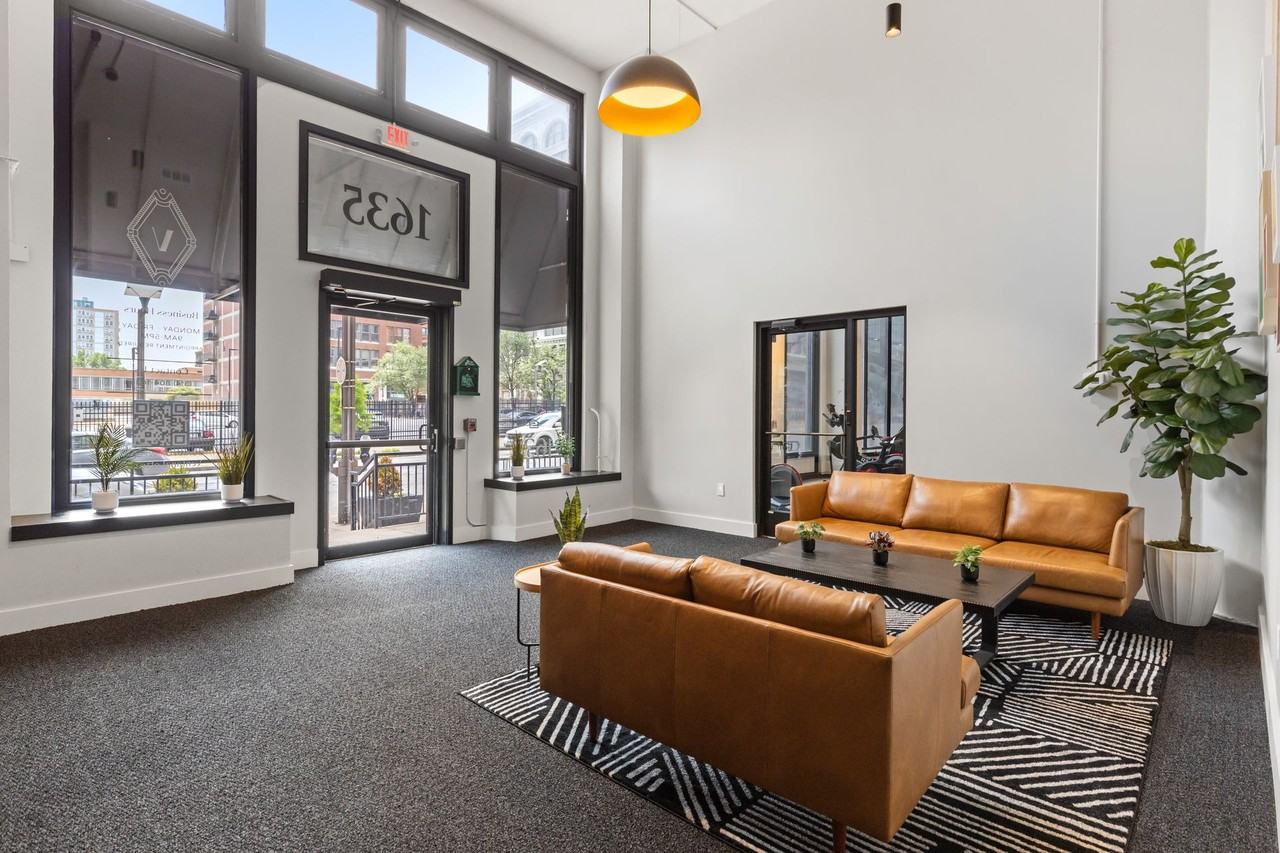 Ventana | On Wash Ave - Photo 3 of 24