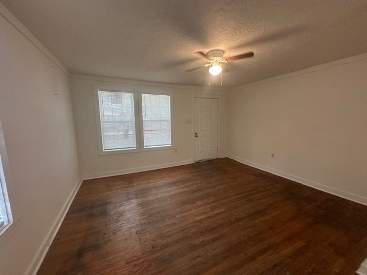 2215 Tulip St - Photo 2 of 8