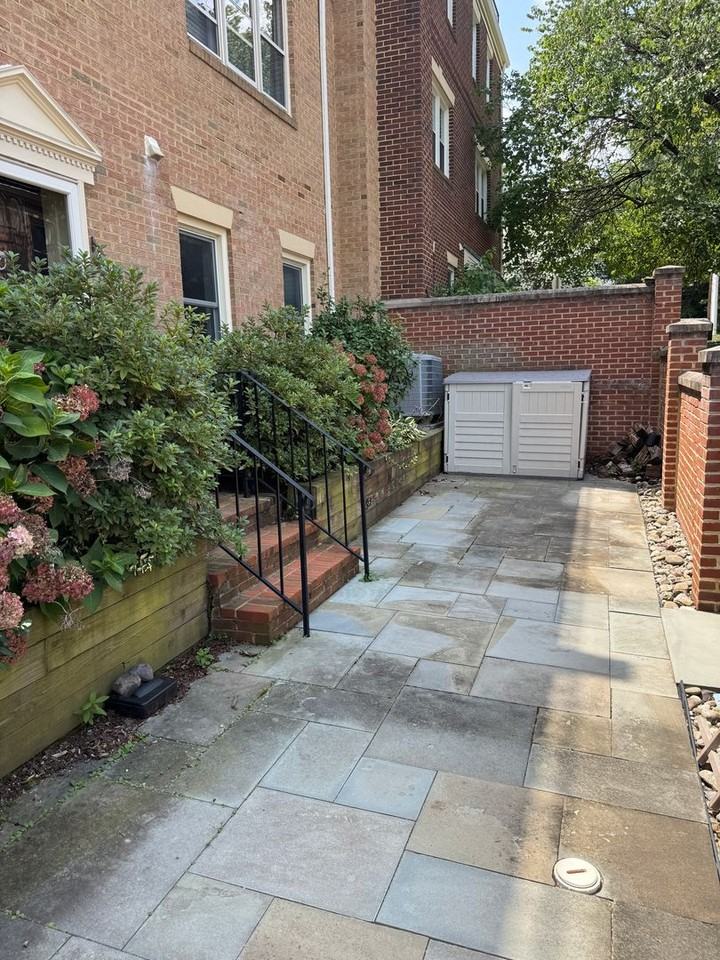 2520A Fairfax Dr - Photo 2 of 17