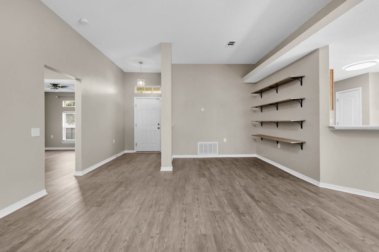 1477 Sturbridge Pl - Photo 2 of 34