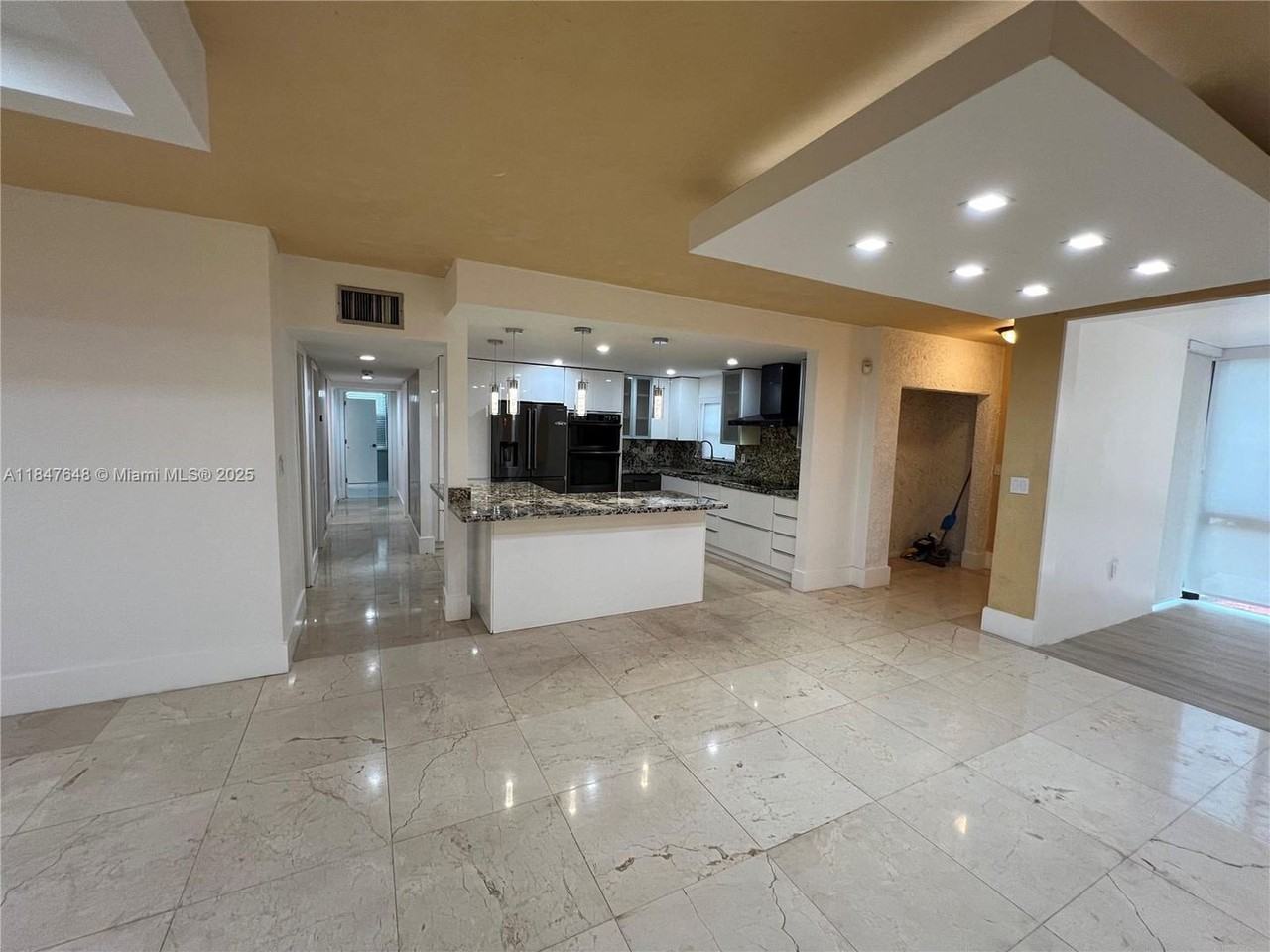 840 Ne 199th St Apt 101b - Photo 5 of 17