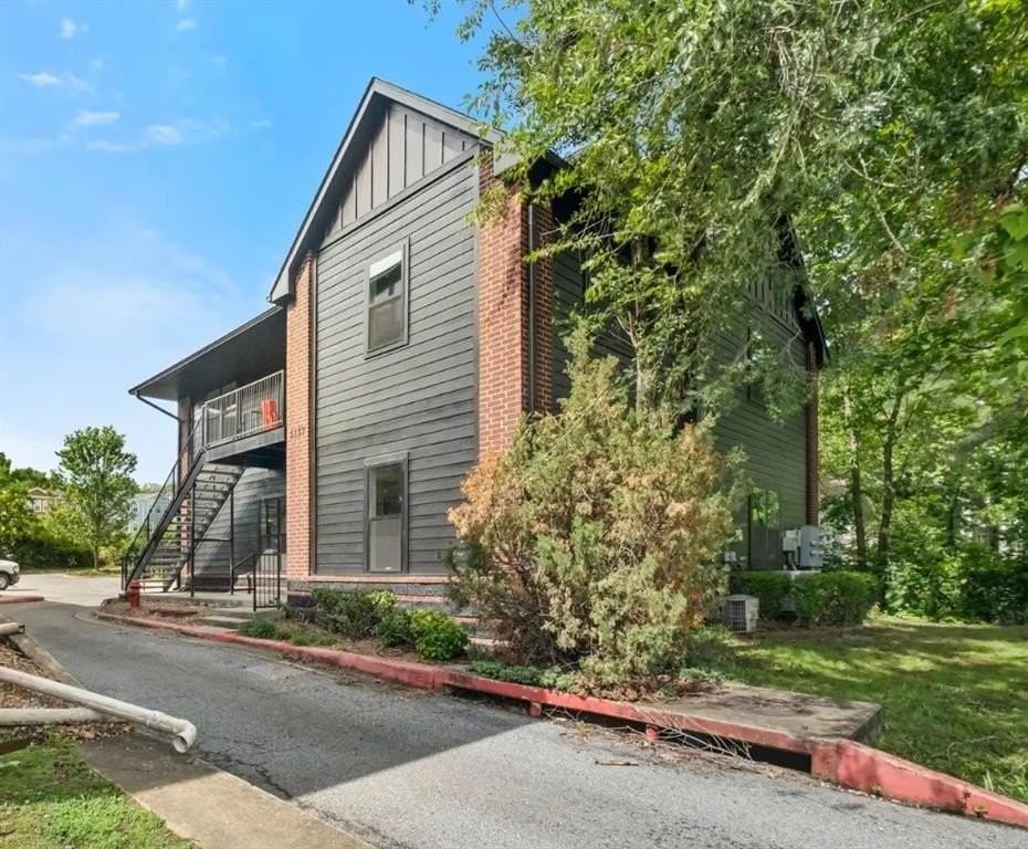 1137 N Leverett Ave #102 - Photo 2 of 17