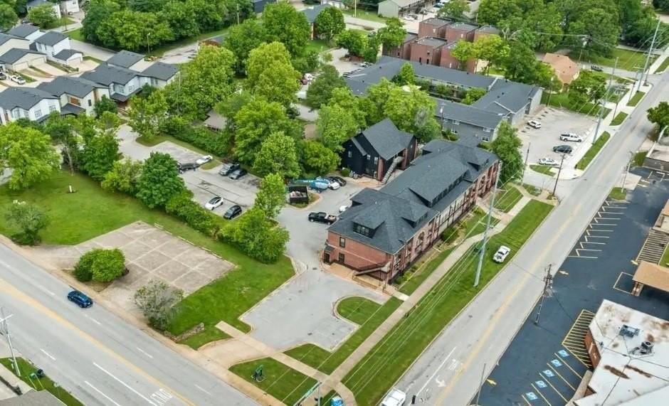 1137 N Leverett Ave #102 - Photo 4 of 17