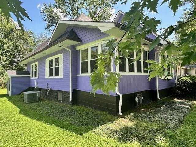 320 N Spring St - Photo 3 of 16