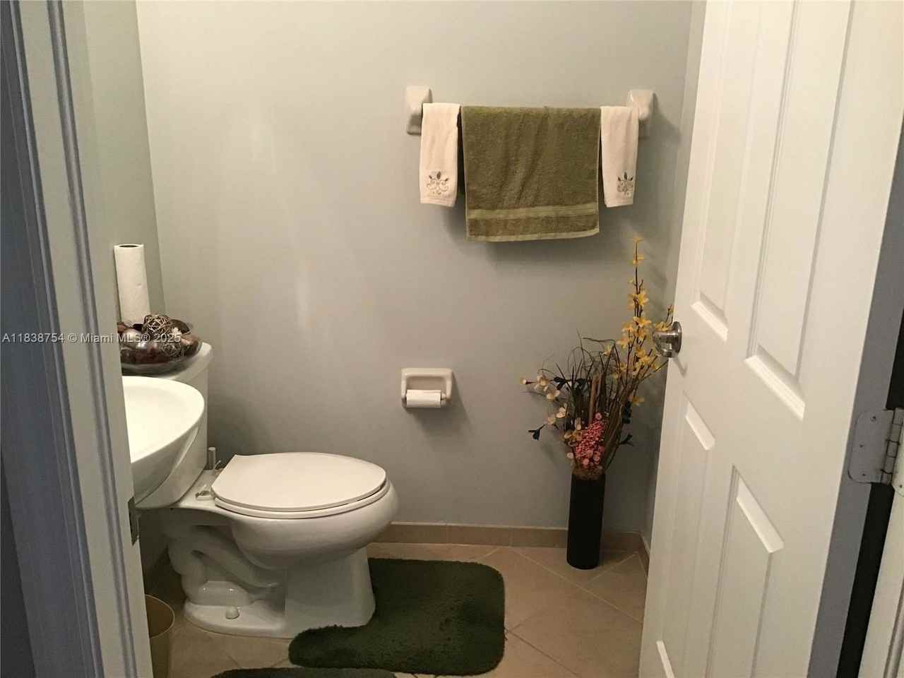 11381 Sw 233rd St - Photo 3 of 8