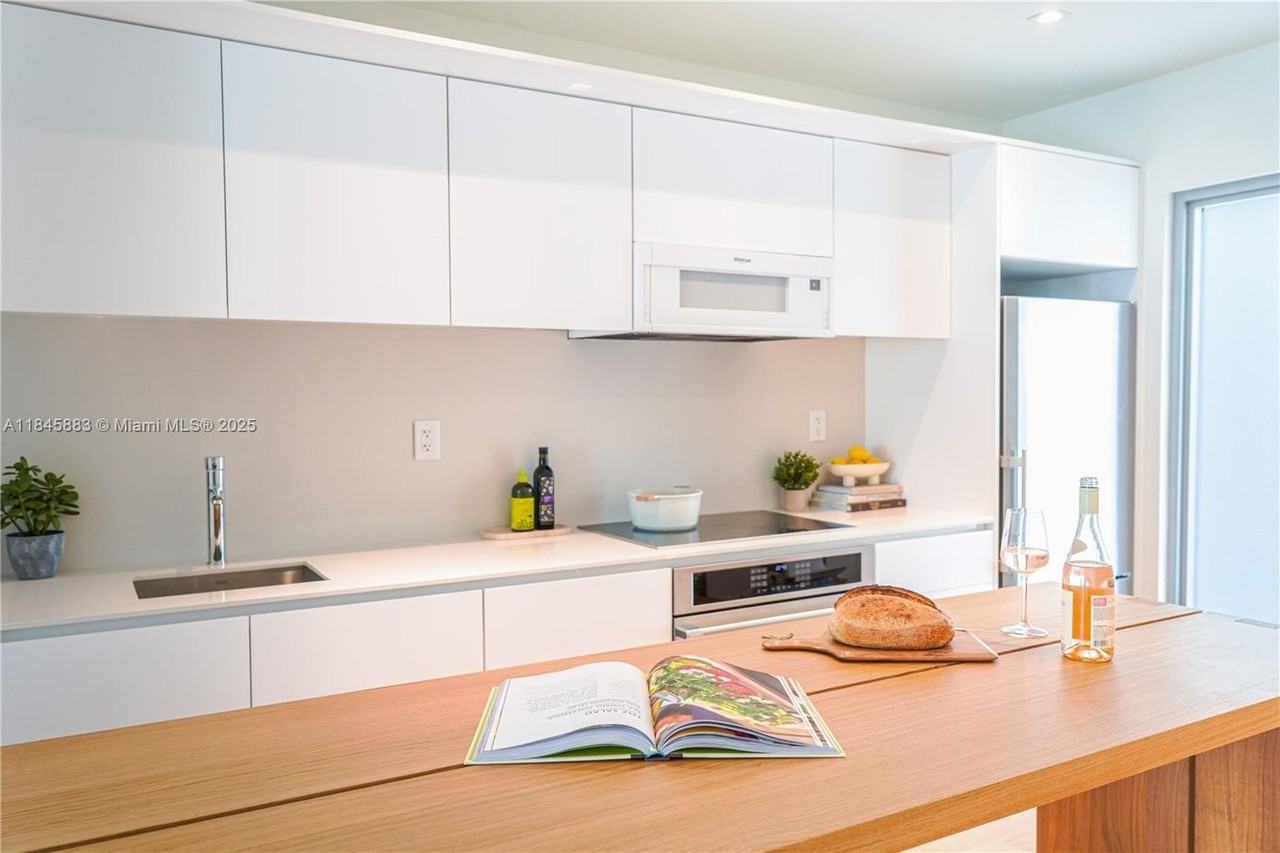 201 Sunrise Dr #102 - Photo 4 of 12