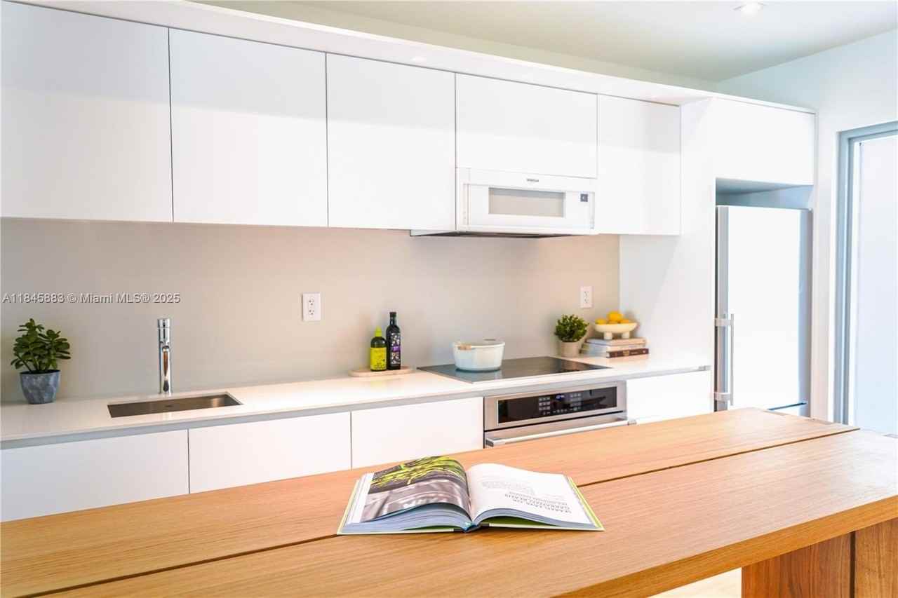 201 Sunrise Dr #102 - Photo 5 of 12