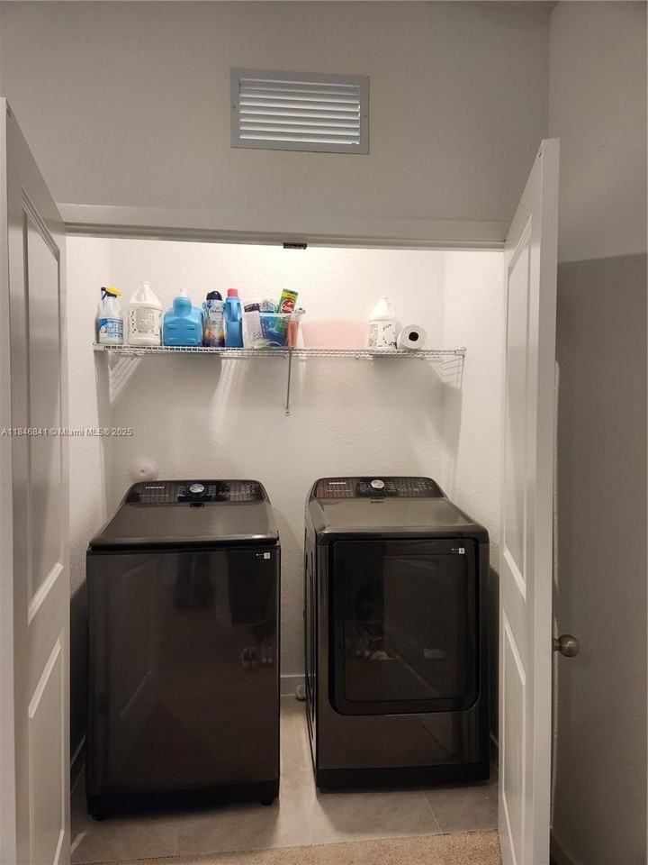 880 Northwest 3rd Avenue #880 - Photo 3 of 34