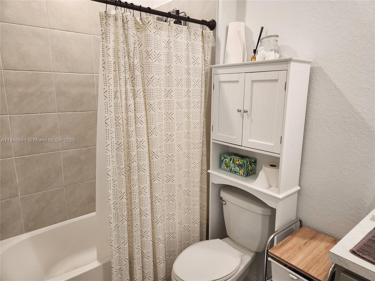 880 Northwest 3rd Avenue #880 - Photo 5 of 34