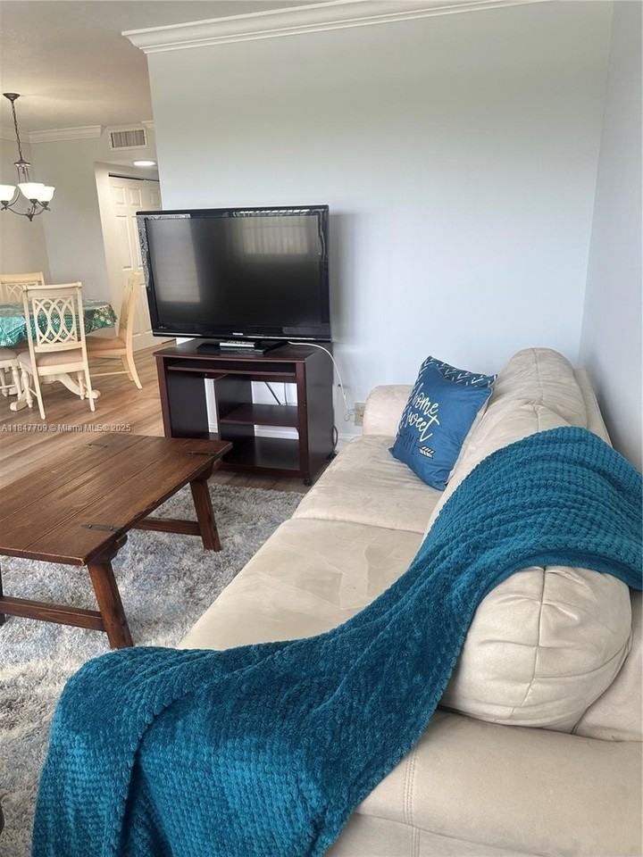 4027 Swansea B #4027 - Photo 3 of 47