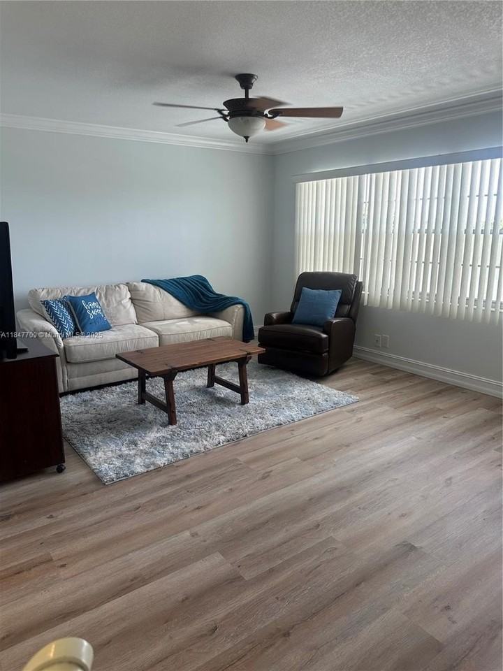 4027 Swansea B #4027 - Photo 4 of 47